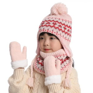 Set invernale rosa per bambini con cappello in maglia, sciarpa e guanti foderati in pile