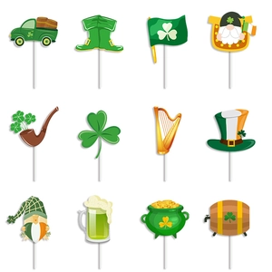 Detailset von 12 St. Patrick's Day Tortensteckern mit grünen Kleeblatt-Party-Motiven