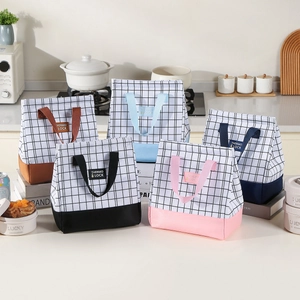 Minimalist checkered insulated lunch bags with thermo lock design in multiple colors