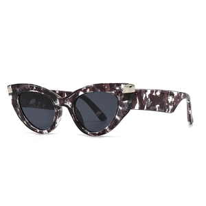 Retro cat-eye tortoiseshell sunglasses with wide temples and golden metal accents
