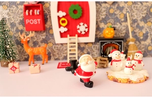 Set casa delle bambole di Natale in miniatura con Babbo Natale, renna e decorazione