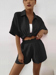 Ensemble décontracté deux pièces pour femme avec chemise à manches courtes et short noir