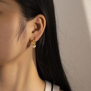 French vintage style gold irregular metal earrings with elegant white round pearls
