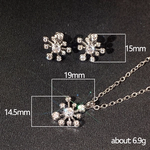 Funkelndes Silber-Schmuckset mit Schneeflocken-Ohrringen und Sternen-Halskette mit Maßen