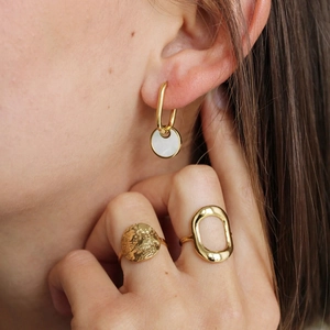 Women's 18K gold plated titanium earrings with white mother-of-pearl circular pendant
