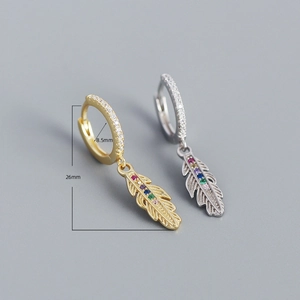 Orecchini a cerchio con piuma in argento S925 con zirconi colorati e misure dettagliate