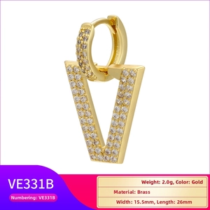 Detailed view of V-shaped gold earrings with zircon pavé setting and sizing details