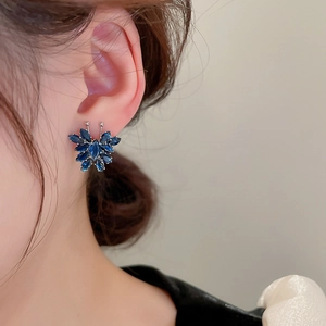 Orecchini a perno a farfalla con pietre di zircone blu scuro per gioielli moda da donna