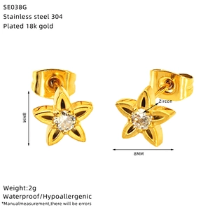 Detail of 18k gold plated stainless steel star stud earring with zircon and size specs