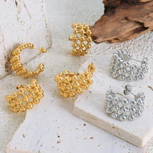 Minimalist C-shaped beaded metal hoop earrings in gold and silver finish for women