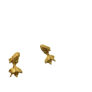Boucles d'oreilles mini carpe koi plaqué or 18K avec détails en relief vintage