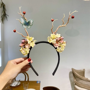 Serre-tête de Noël avec bois de renne, fleurs artificielles et un papillon brodé coloré