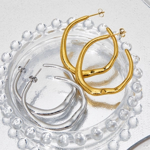 Minimalist large wavy hoop earrings in polished gold and silver stainless steel