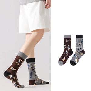 Asymmetrische Baumwollsocken mit braun-grauen Fitness-Illustrationen für das Training