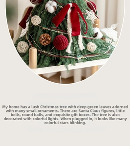 Détails du mini sapin de Noël avec nœuds en velours rouge et boules de coton blanc