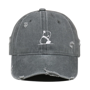 Vintage Baseballkappe aus grauer Baumwolle mit Panda-Stickerei und modischen Rissen