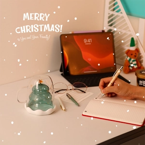 Insulated double-wall glass Christmas tree mug with gold star and snowflake details