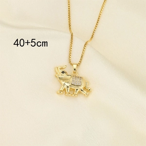 Detailed close-up of golden elephant pendant with rhinestones and 40+5cm chain specs