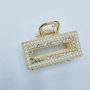 Eleganter Haarklammer aus goldener Legierung mit weißen Perlen und Glitzersteinen