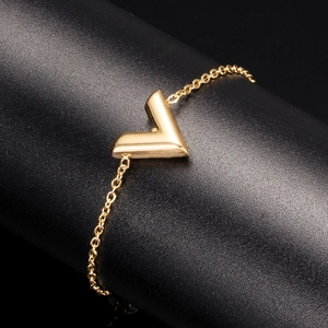 Minimalist 18K gold stainless steel 11mm V-shape charm bracelet with elegant O-link chain
