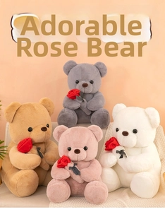 Detalle de cuatro osos de peluche de colores con rosas rojas para regalos de San Valentín