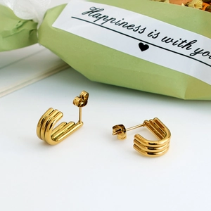 Polished gold multi-layer C-shaped hoop earrings with U-shaped geometric line design