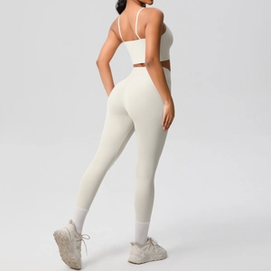 Detail showing the U-shaped back of the yoga bra and high-waisted seamless leggings