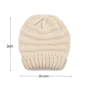 Size specifications of the off-white knit beanie showing 24cm height and 21cm width dimensions