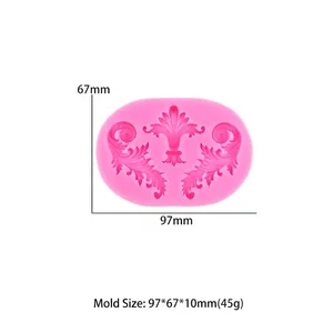 Gedetailleerde afmetingen van de roze siliconen mal met barok reliëf voor fondant en chocolade