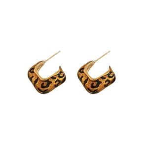 Elegant gold-plated leopard print geometric hoop earrings with vintage tortoiseshell finish