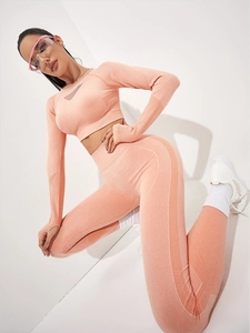 Détails de l'ensemble de yoga sans couture avec mesh respirant et taille haute
