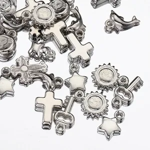 Ciondoli In Plastica CCB Argento Accessori Per Creazione Di Gioielli DIY Forme Croce Stella Rosa Chiave Orso Stili Misti