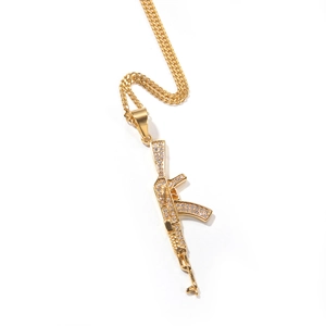 Collier pendentif fusil AK-47 doré hip hop serti de zircons cubiques étincelants