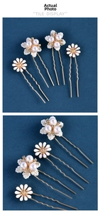 Détail d'épingles à cheveux en U avec perles artisanales, strass et fleurs de marguerite