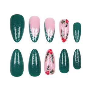 Faux ongles de Noël vert pailleté avec flocons de neige blancs et baies rouges