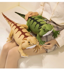 Detailed comparison of green and yellow plush bearded dragon toys with soft textures