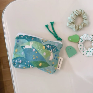 Mini floral cotton storage pouch with rabbit illustration and zipper for coins and earphones