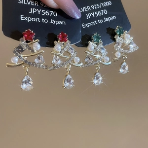 Detail of Christmas tree drop earrings with 925 silver needle, rhinestones and pearls