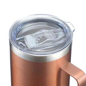 Detail of the leak-proof sliding lid and metallic texture on a 24oz insulated mug