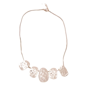 Chic rose gold necklace with five hammered texture irregular oval metal pendants for women