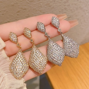 Boucles d'oreilles losanges élégantes en or et argent avec pierres de zircon