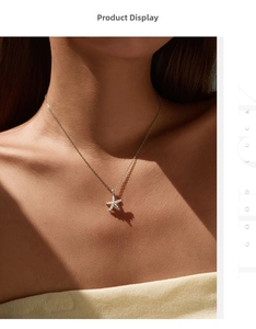 Collier étoile de mer en argent S925 avec perles blanches porté par un mannequin
