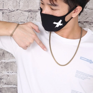 Polished gold titanium keel chain necklace and bracelet set worn by a male model
