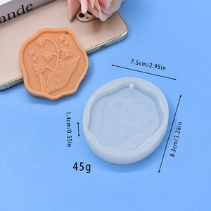 Détail macro du moule en silicone muguet avec produit fini orange et dimensions précises