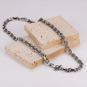 Collier à boucle OT en acier inoxydable argenté avec chaîne à maillons sur pierres