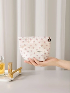 Trousse à maquillage fleurie en coton crème avec motifs de fleurs roses