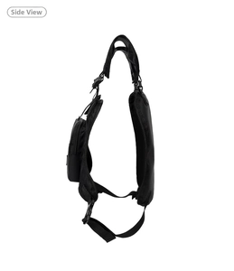 Seitenansicht der schwarzen taktischen Westentasche, multifunktionale Tasche und verstellbare Gurte.