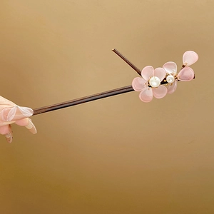 Detail of pink resin flowers with pearls on a bamboo-style hair pin in vintage style