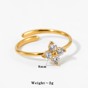 Detailansicht verstellbarer Goldring mit 8mm Kleeblatt-Motiv und 2g Gewichtsangabe