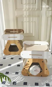 Cuccia per gatti Cube impilabile con texture in legno naturale e tiragraffi in sisal superiore